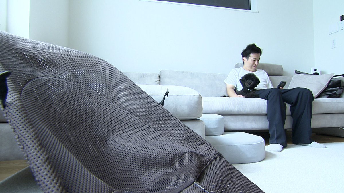 cx_mezamashi's tweet image. #きょうのわんこ に登場してくれたのは「ペグ」でした🐶この家に新たに加わった👶長女の「恵那（えな）」ちゃんが乗っているバウンサーが大好きなんだって😊

きょうのわんこはFODで無料配信中→fod.fujitv.co.jp/title/3291/

#めざましテレビ