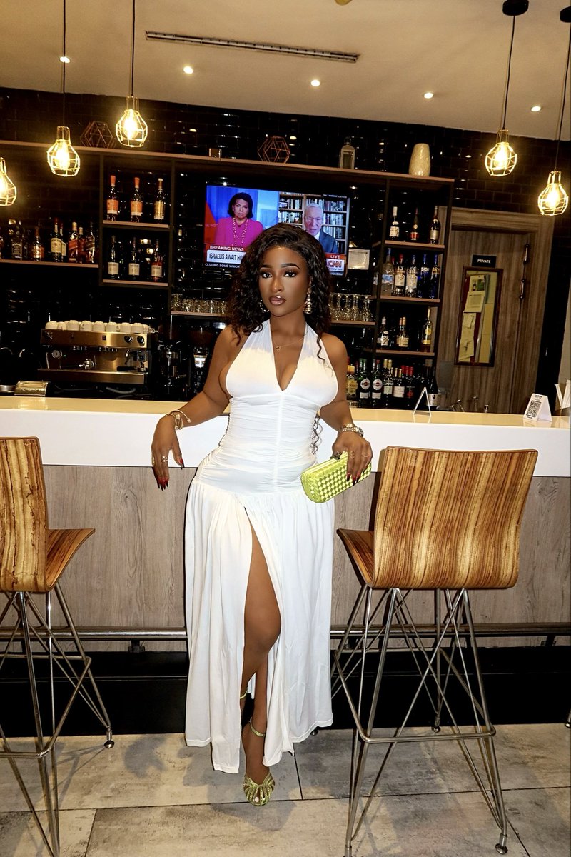 There’s something about peace that feels louder than attention 🍸x