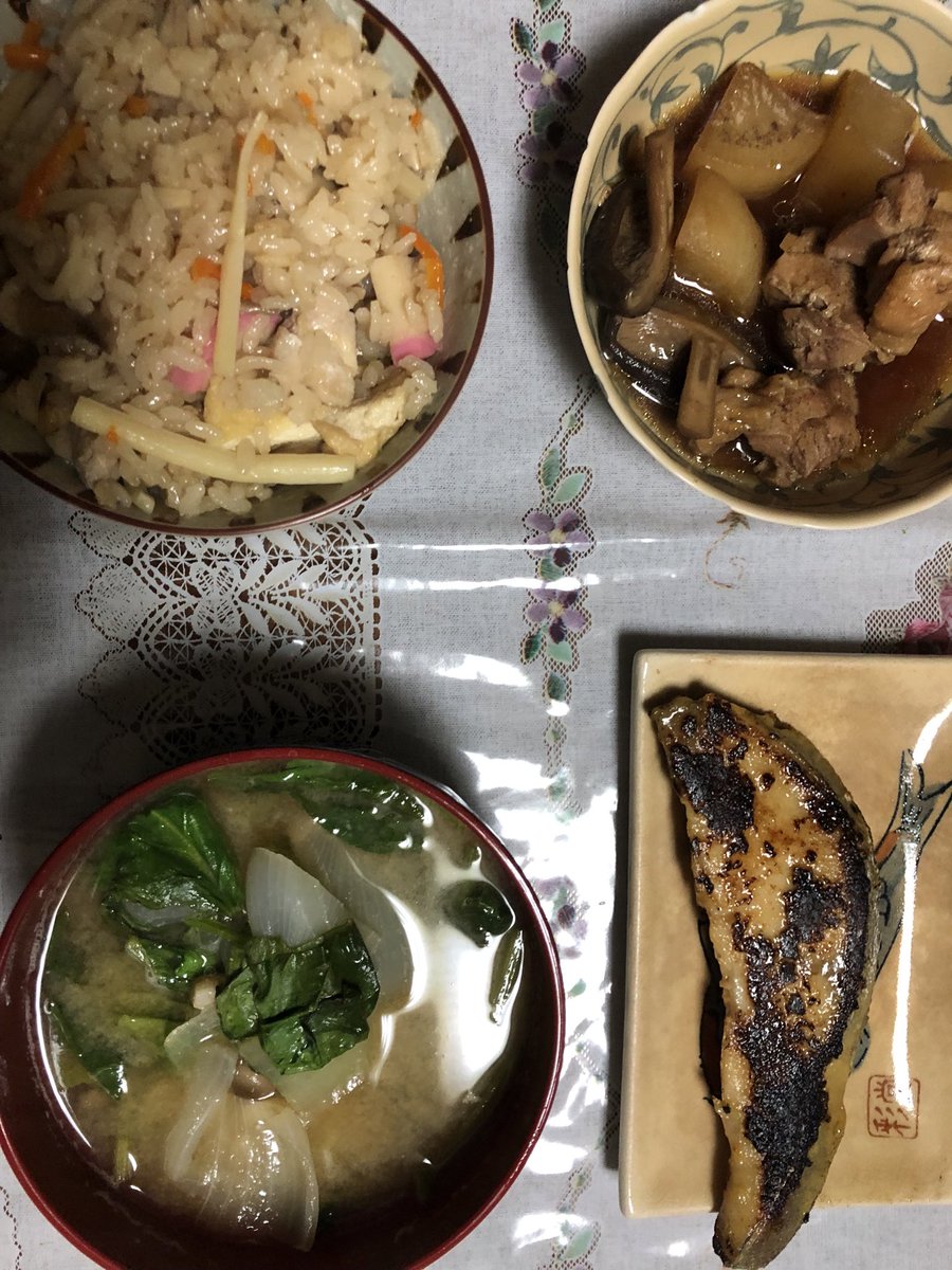 chikinsandayo's tweet photo. 今日のご飯。やっと明日から作らんでいいorz https://t.co/LXFoFeD00D