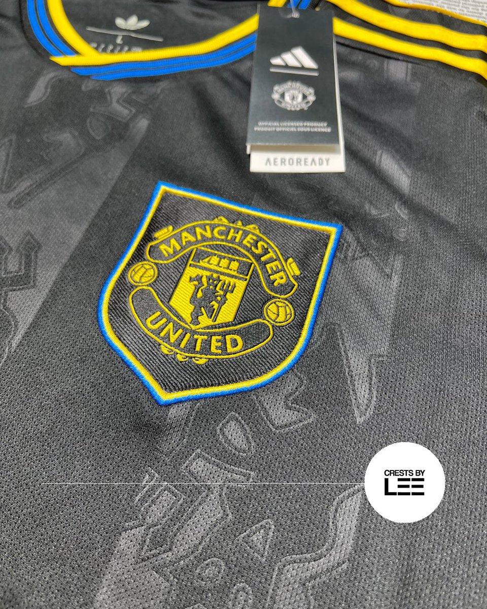 crestsbylee's tweet image. Authentic Manchester United 25/26 Season Jersey: 14K
Customization: 3.5K
Location: Lagos