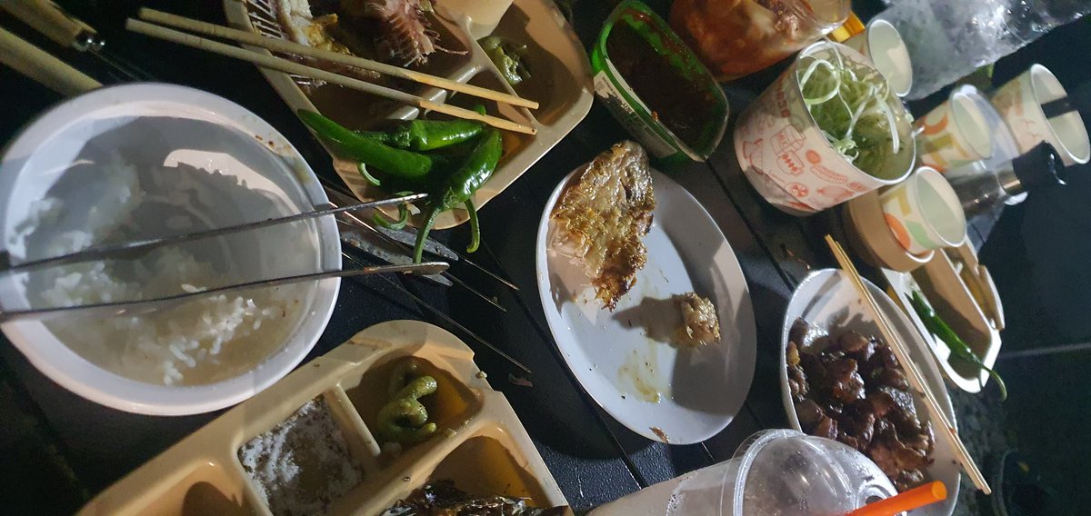 CDDOM2's tweet image. 캠핑장에서 낚시로잡은 물고기랑 삼겹살 바베큐하고놀았음 🥰🥰