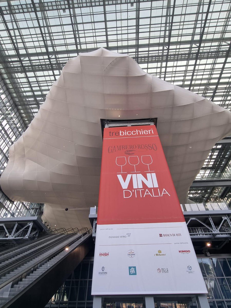 cpdavini's tweet photo. 🍷🍷🍷Il nostro #BrunellodiMontalcino DOCG 2019 Vigna di #Pianrosso #RiservaSantaCaterinadOro ha ottenuto i #TreBicchieri del @ilGamberoRosso🍷🍷🍷
Grazie infinite al Direttore #LorenzoRuggero i curatori #GiuseppeCarrus #GianniFabrizio, #MarcoSabellico e tutto lo staff!
Cheers! https://t.co/sH9sF10EXJ