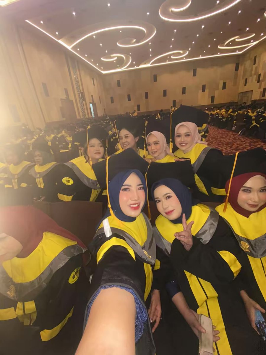 shintadl_'s tweet photo. Angkatan 2021 pamit undur diri ya 😍 https://t.co/OYHNyt4w8y