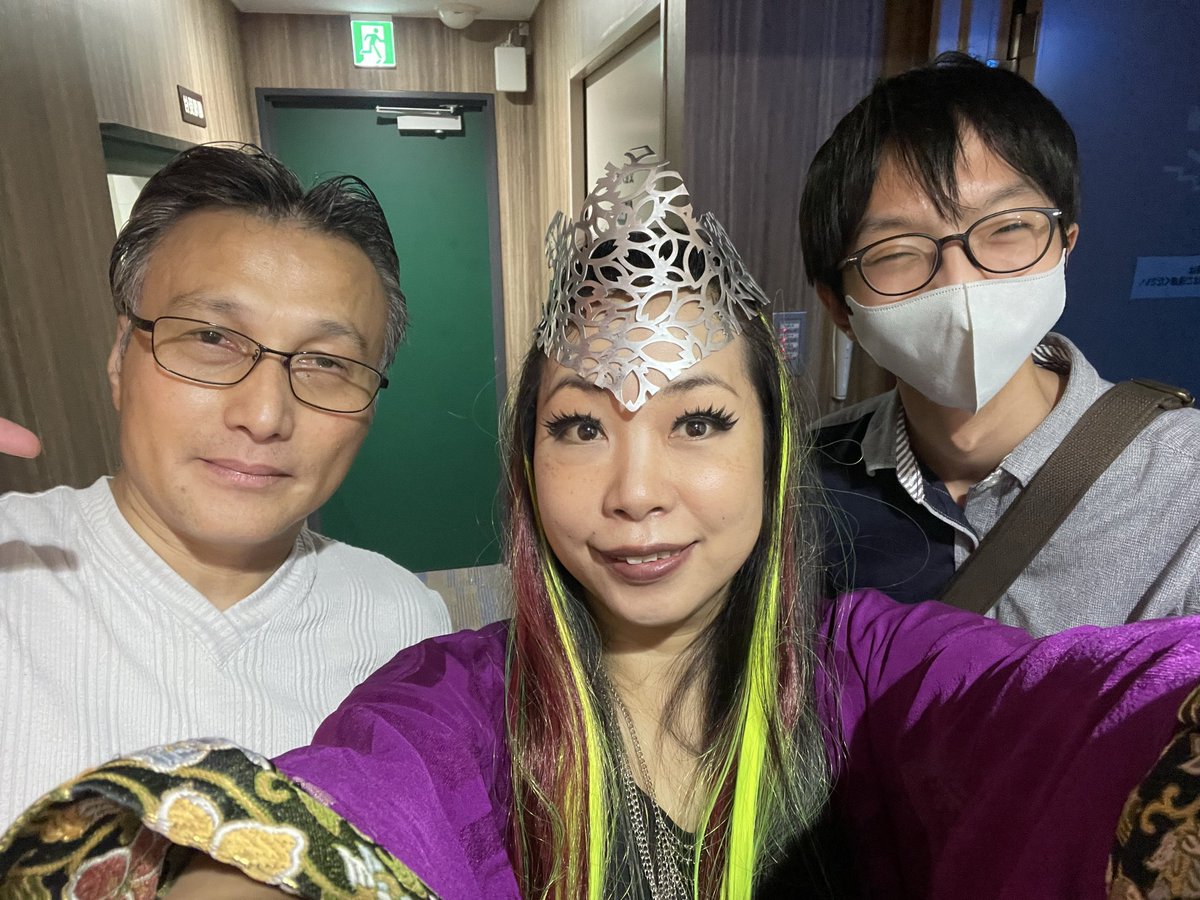 久しぶりの観劇
決して忘れてはならない事故。運転手側にフォーカスを当て立場が変われども〈大切な人を思う気持ち〉を伝えたい気持ちがひしひしと伝わってきました。
アドリブや笑いのシーンが物語を邪魔する事なく絶妙な加減で、難しい物語ですが楽しませてくれました。
#はざまっこ