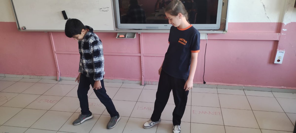 vatan_omerli's tweet photo. Peygamberlerin özelliklerini ve görevlerini pekiştirmeleri amacıyla eşleştirmeli sek sek oyunu etkinliği yapıldı.

@mardinilmem @OmerliMem @SuleymnAKIN @umitcetin47100 @barancesur04 https://t.co/eZCRv0zVSC