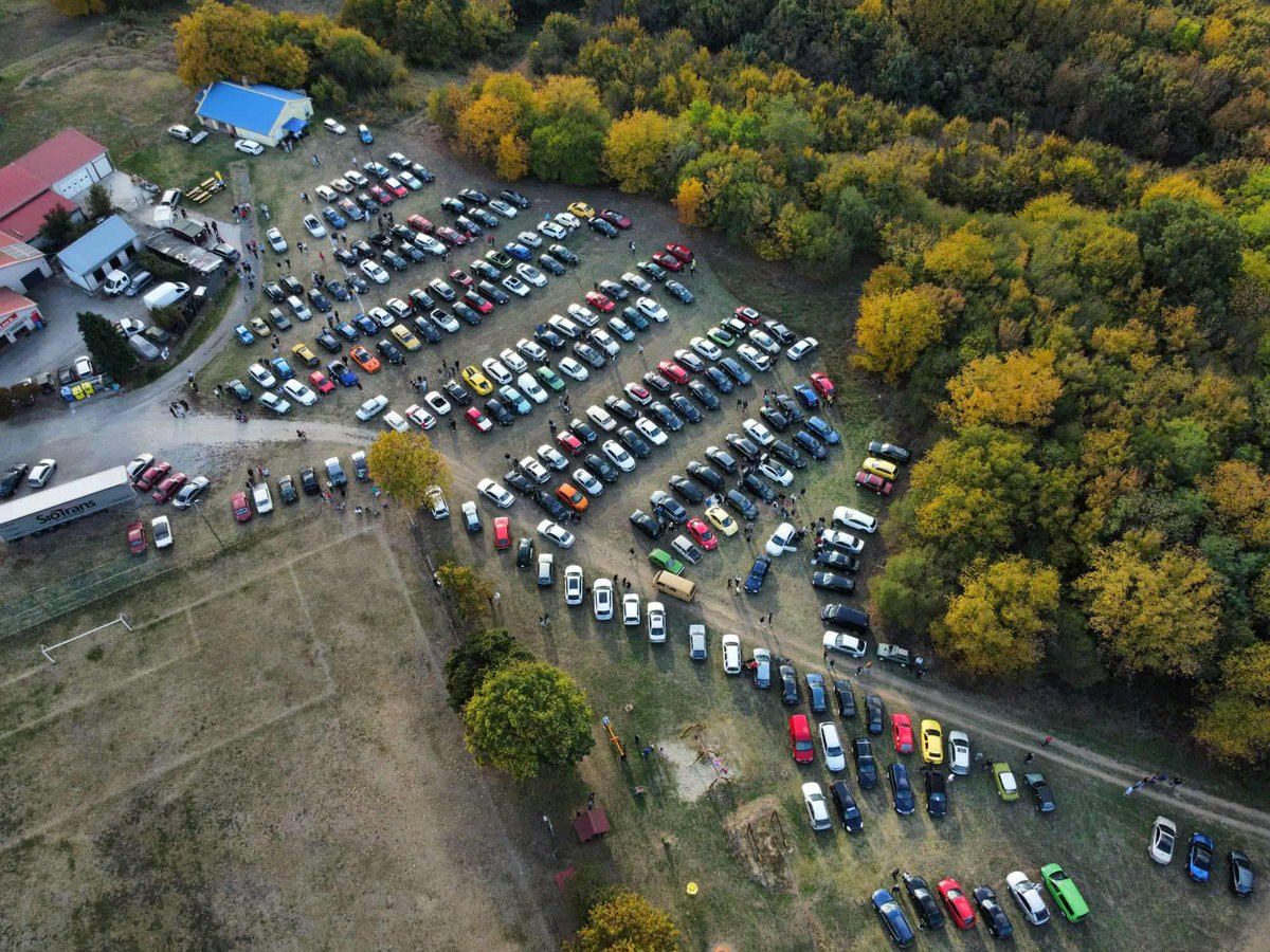ProsztoG's tweet photo. Nagy őszi droszter kávézás😊 https://t.co/gfXnBEgyJh