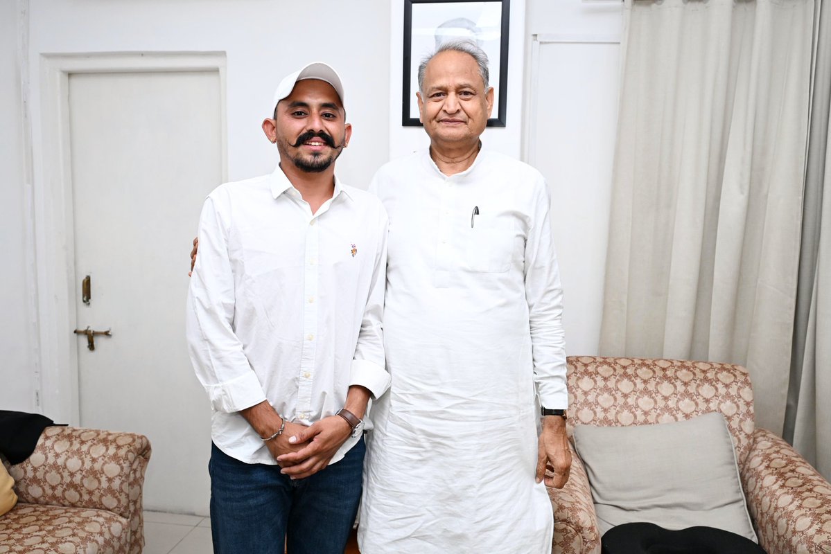 जननायक समर्थक भाई <a href="/ManzuDinesh/">Dinesh Manzu Rawlani</a> को जन्मदिन की ढेर सारी शुभकामनाएं 💐 ईश्वर से आपके दीर्घायु एवं उज्ज्वल भविष्य की कामना करता हूं 🙏