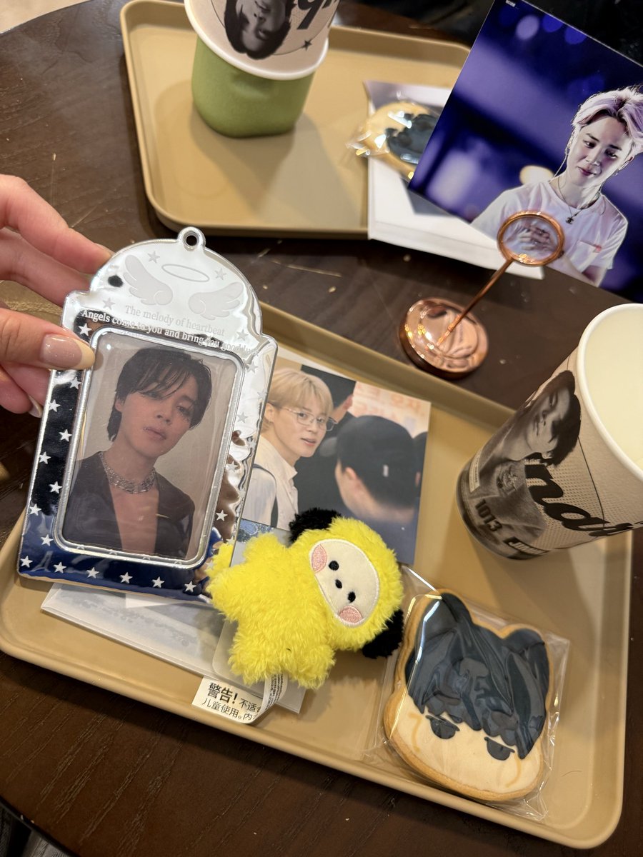 knowpjm's tweet photo. feliz cumpleaños jimin te amo con mi alma entera 🤍🌙 https://t.co/G5KXRZmAK6
