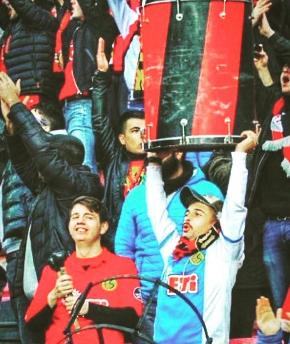 Sene 2017 , "Eskişehirspor düşmanlarına kaldırdık geliyoruz. " dediğimiz seneler.. 
ABİM <a href="/FurkanTubaGkcee/">Furkan Tuba Gökçe</a>