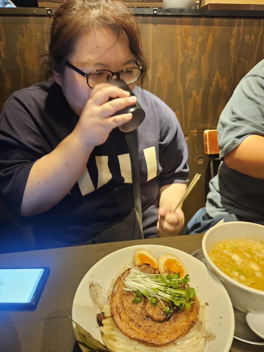 連休最後は時屋でお疲れ様会！
初ITMはレイアウトも秀逸でめちゃくちゃ頭使いましたがしっかり楽しくミニ四駆できました👍
レースは裏でヒート勝ち上がるも表彰台まであと1つってとこまででした🫥
遊んでくれた皆さんありがとうございました！また遊びに行きます💁‍♂️
 #ITM