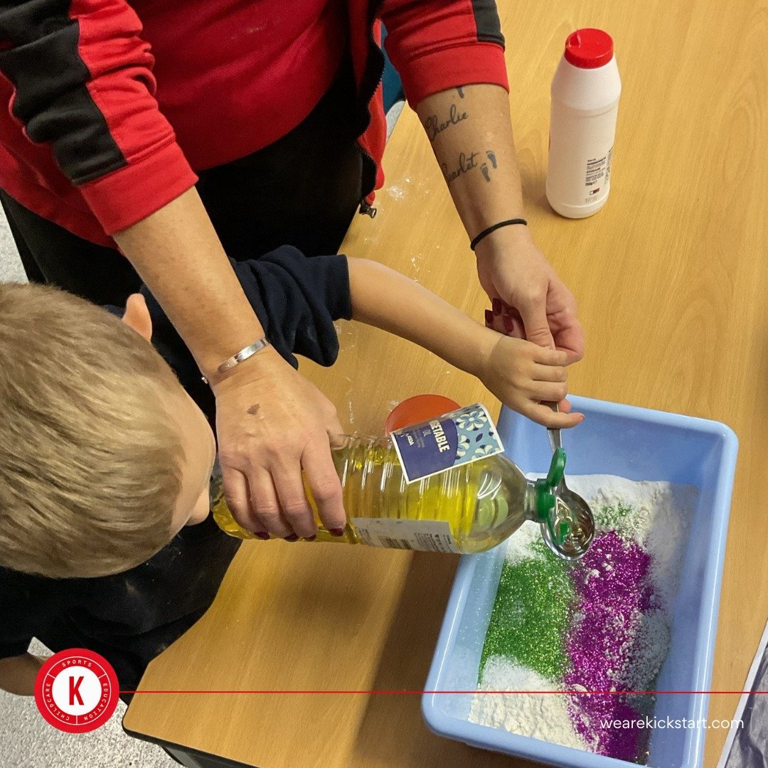 wearekickstart's tweet photo. 🎨 Creative fun at @BartonMossCPS! 🎨
The children have been busy making their own play dough and decorating it with glitter to make it unique and colourful! ✨💛
#BartonMossPrimary #CreativeKids #LearningThroughPlay #Kickstart #FunInSchool #Kickstart https://t.co/CB9LfX0iaX
