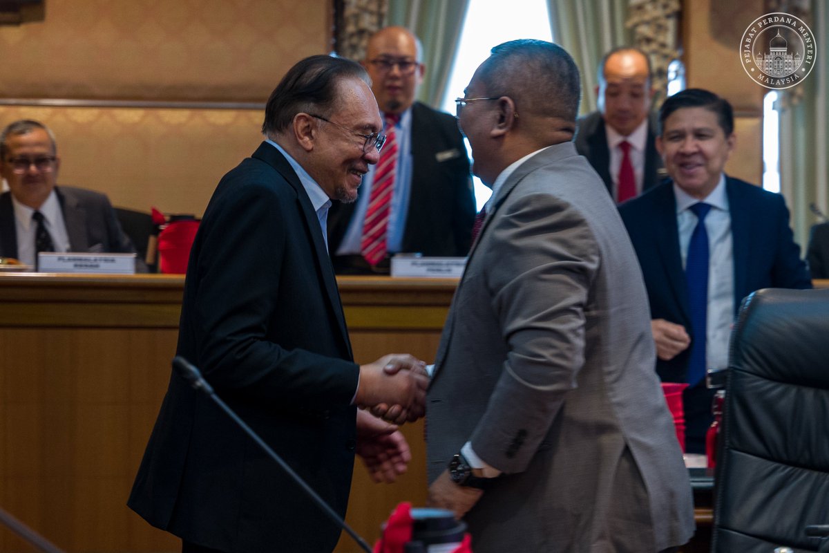 kl_sayang's tweet image. Kemajuan sebenar bukan diukur dengan bangunan pencakar langit, tetapi dengan cara rakyat hidup bermaruah. Pembangunan Malaysia mesti maju seiring dengan rakyat, bukan meninggalkan mereka.

#MalaysiaMADANI #SmartCities #HumanCenteredDevelopment #UrbanPlanning