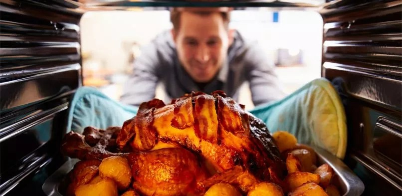 DariusOvenClean's tweet photo. Get your oven Christmas ready! 🎄 Book Darius Oven Cleaning and cook holiday meals with ease &amp; sparkle. Book early to avoid disappointment. https://t.co/BoAZL1N2Ex
