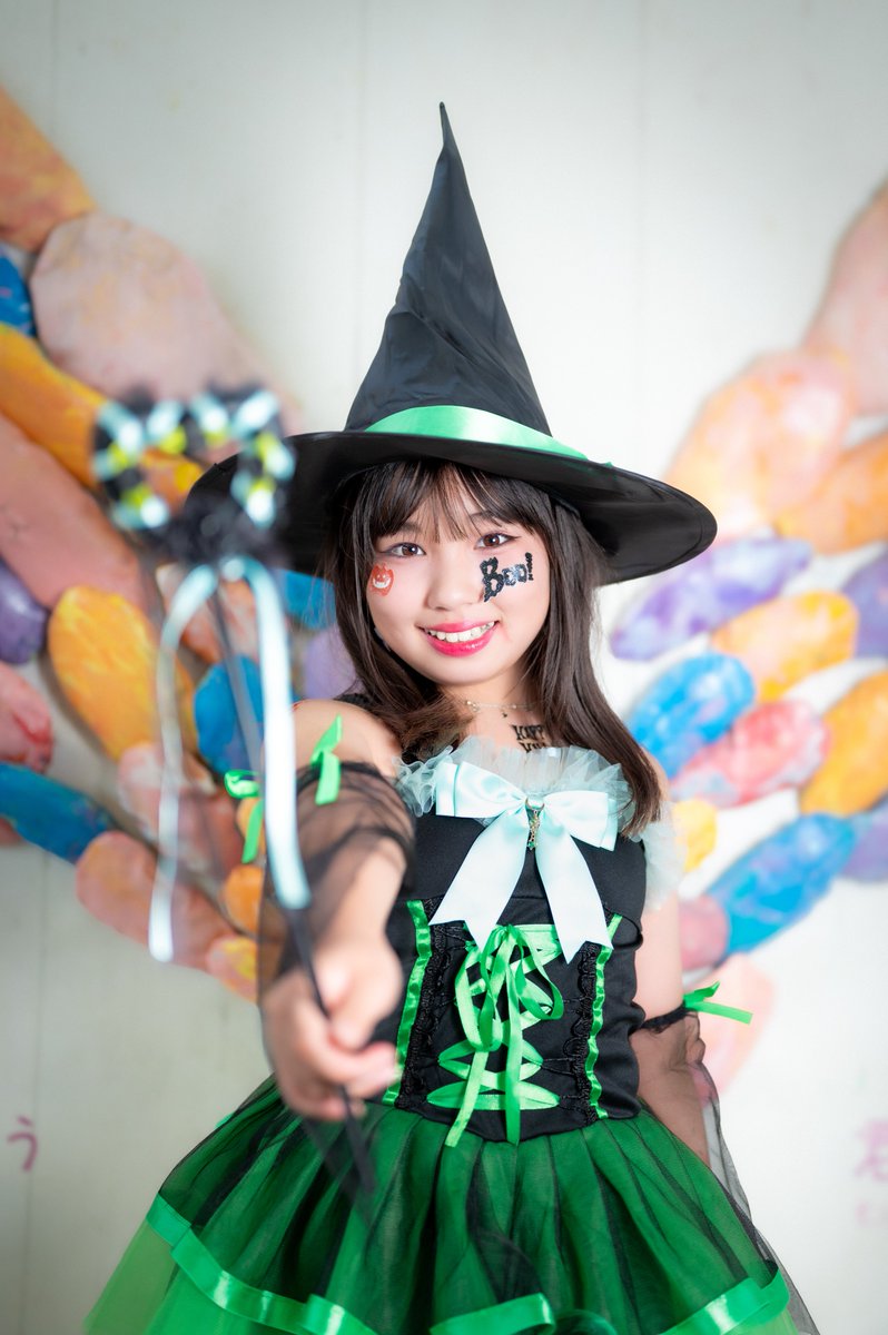 CABIN85's tweet image. 🪄🧙‍♀️‍魔法使いみいな🧙‍♀️🪄

みらいへのかけ橋
星空みいな ちゃん⭐️(@mira_kake 公式)
『EIMI 18th BIRTHDAY LIVE』
さくらスクエア 20251012 
物販撮影
#みらいへのかけ橋 #みらくるXかけ算
#星空みいな  #みぃちゃん
#みらかけフォト #美少女 #天使👼　
みぃちゃんガチ天使😂💕
#ろりぴー