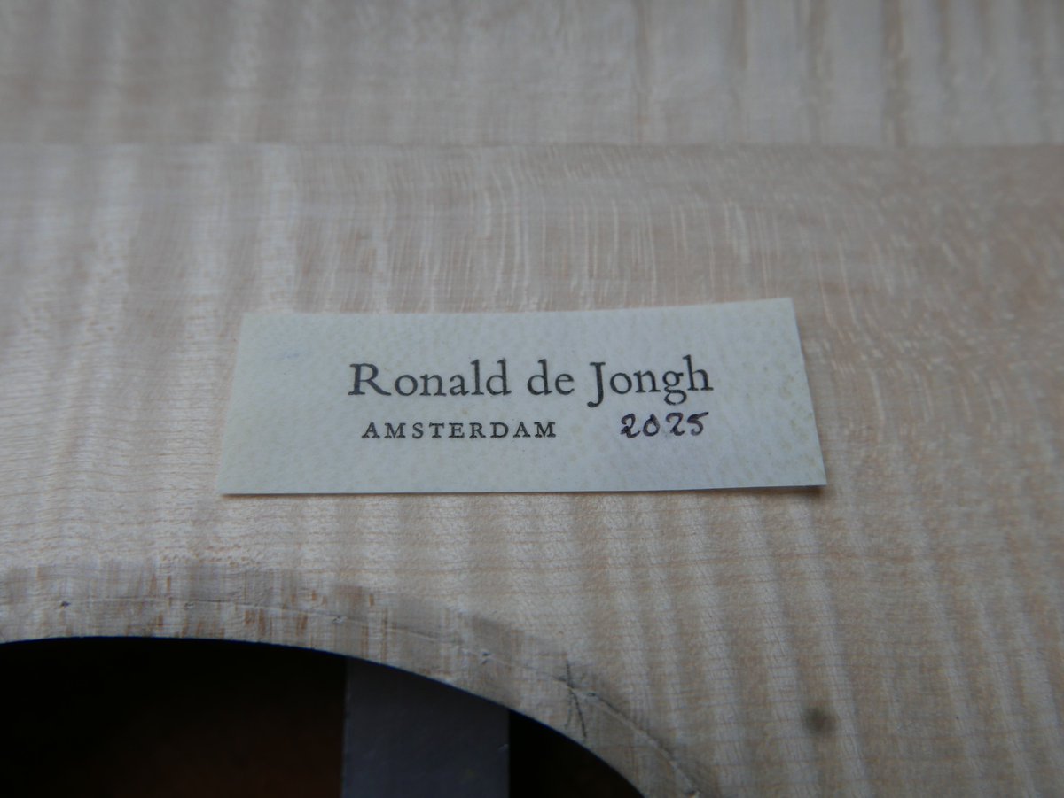 This is always a nice moment in the making of a violin.

#viool #violin #maker #Amsterdam #vioolbouwer