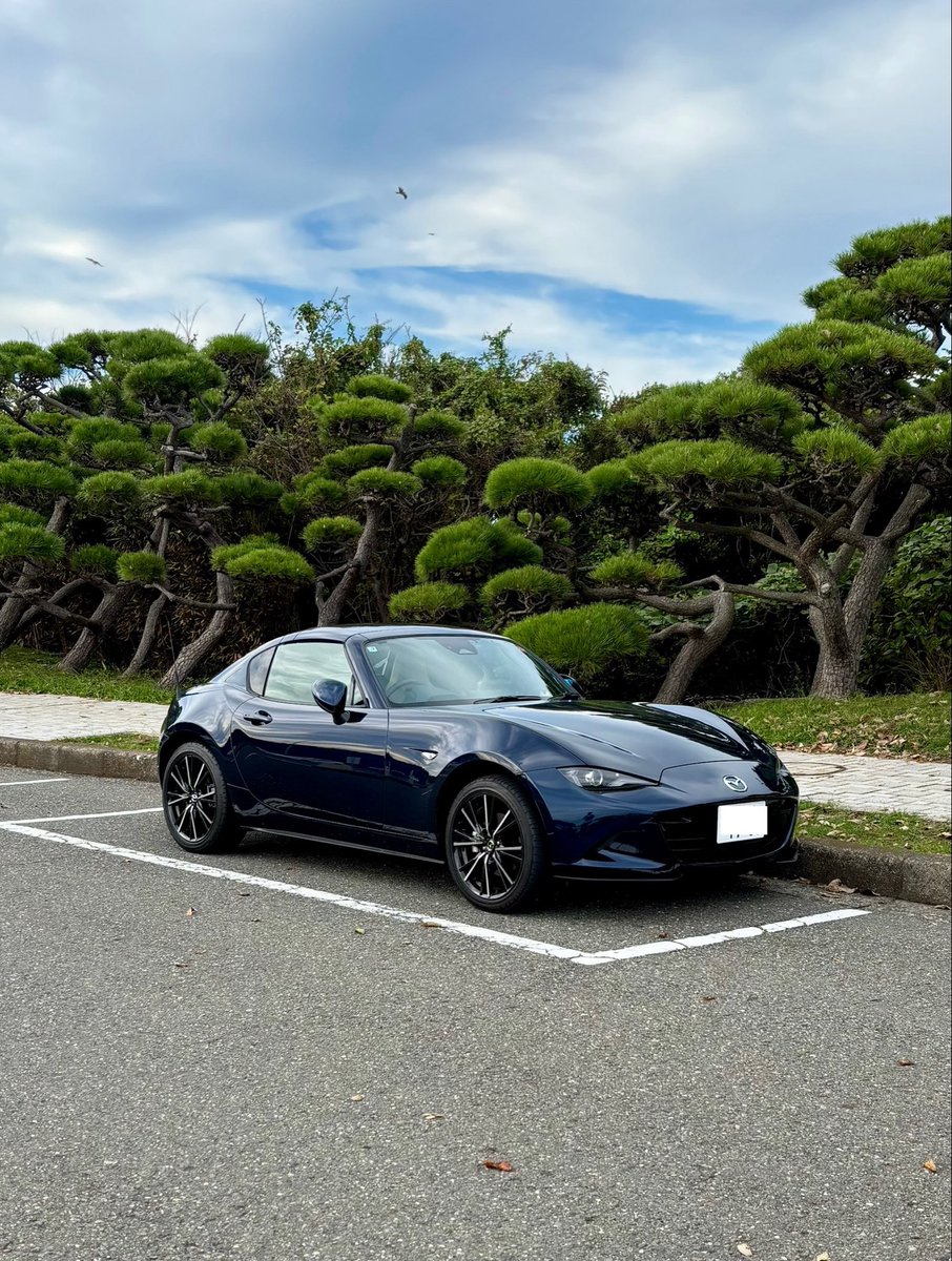 kan_1707's tweet photo. ロードスターとミサキ���ーナツ（ピスタチオ） https://t.co/g5AZUDA1H6