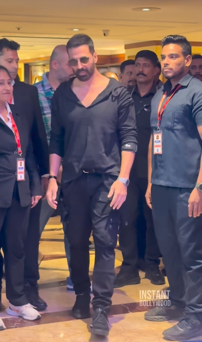jollyLLB3wale's tweet image. Aaj ka akshay paaji ka look 👌🏿
