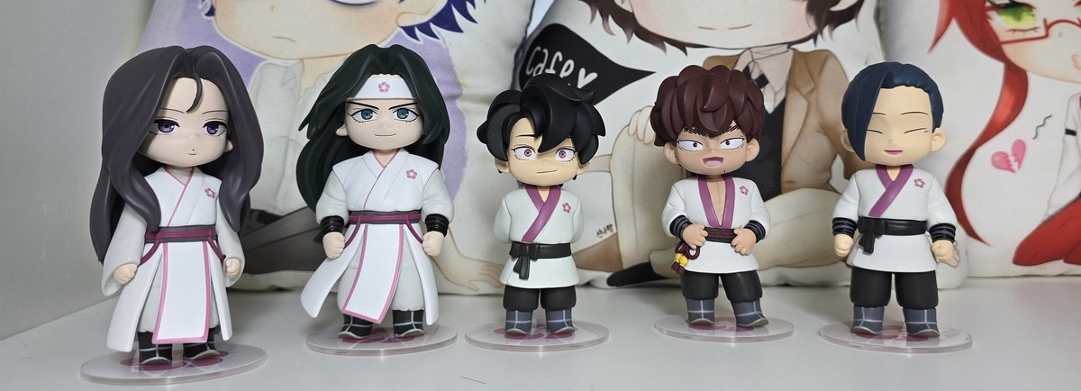 피규어장 언제 채우나 고민하던 것도 엊그제 같은데 차근차근 채워지는 중🥰

선물 감사합니다🥹💕💕💕