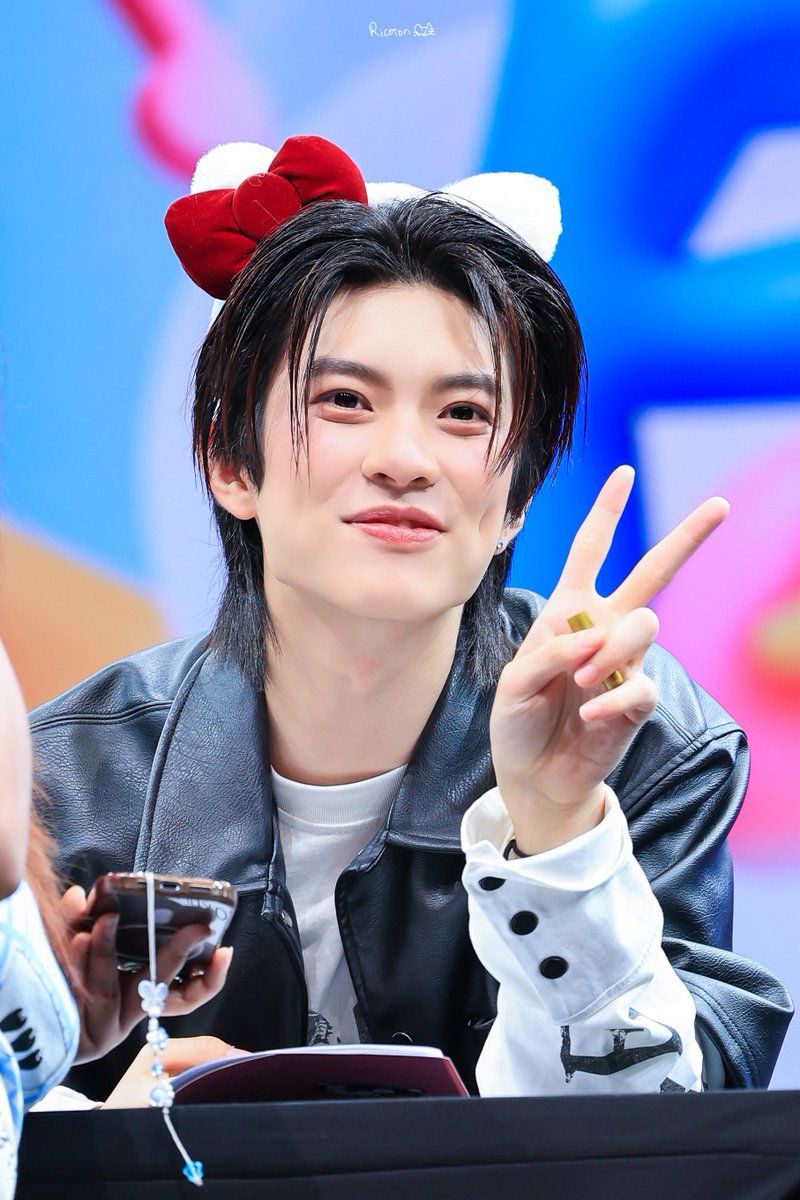 Hi Kitty 😽🎀

CHOKUNASTON AT FANIVAL
#GMMTVFANIVALxChokunAston
#Aston_lv <a href="/aston_lv/">น้องม่อน (แอสตัน) 📚 N’Mon 6/4</a> #ChokunAston