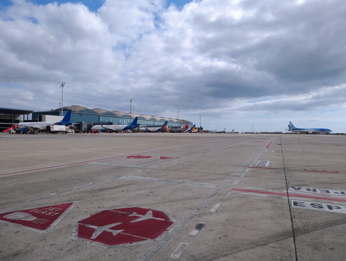 📈 El aeropuerto de Alicante-Elche sigue pulverizando récords con el mejor septiembre de su historia, registrando un aumento del número de pasajeros del 5,9% 

🧑🏽‍🤝‍🧑🏼 pasajeros: 1.907.274 (+5,9%)
🛫 operaciones: 11.691 (+4,7%) 
👩🏻‍🤝‍👨🏼 pasajeros últimos 12 meses: 19.610.201 (+10,2%)