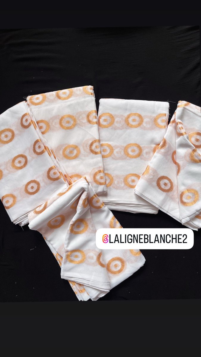 Laligneblanche2's tweet photo. @laligneblanche2 dampe blanc brodé en doré disponible en 4 dessins différents
Idéal à porter pour vos mariages religieux, les dîner de mariage ou autre cérémonie grandioses
Prix unitaire : 20.000
Tel: +223 92417966🇲🇱commande en Dm
#dampe #saris #toungou #melfa #voilemariée https://t.co/Ozl0YJvO4o