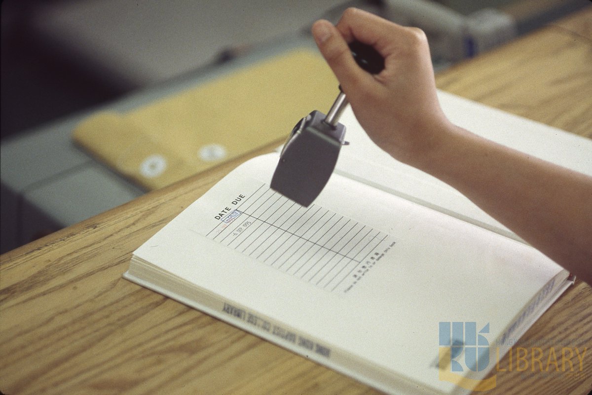 🕹️📖Do you prefer reading online or curling up with a physical book? There’s something magical about flipping real pages. Back then, libraries stamped checkout cards by hand. What nostalgic library moments take you back?