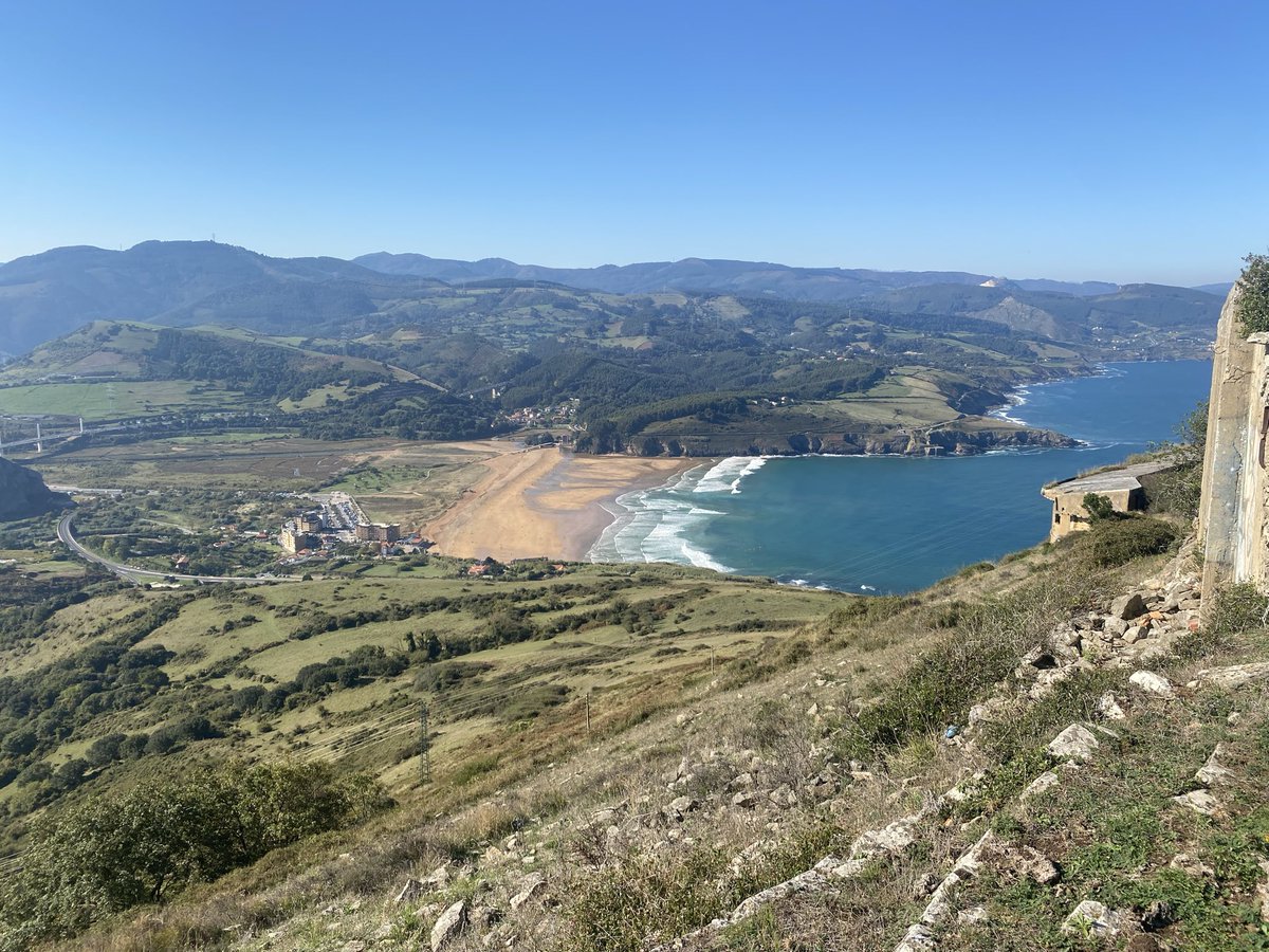 HARROW_h's tweet photo. Subida a #PuntaLucero ayer por la mañana , yo pensaba que era más largo , el trayecto para ver la costa del Cantábrico https://t.co/mndTNMI53b…; guapa subida al monte , los Cañones llevan hay sin Disparar mucho Tiempo https://t.co/RENpzI9gur