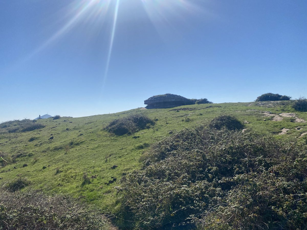 HARROW_h's tweet photo. Subida a #PuntaLucero ayer por la mañana , yo pensaba que era más largo , el trayecto para ver la costa del Cantábrico https://t.co/mndTNMI53b…; guapa subida al monte , los Cañones llevan hay sin Disparar mucho Tiempo https://t.co/RENpzI9gur