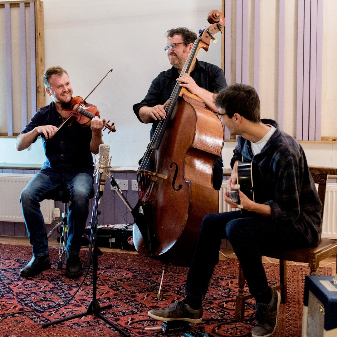 Still humming the tunes from the Derby Folk Festival? We've got lots of folk music to keep you singing!

Join us for unforgettable performances from Ninebarrow, Ellie Gowers, Sam Sweeney Trio, &amp; Martyn Joseph.

Get your tickets orlo.uk/og6EY

#folkmusic #burtonfolkclub