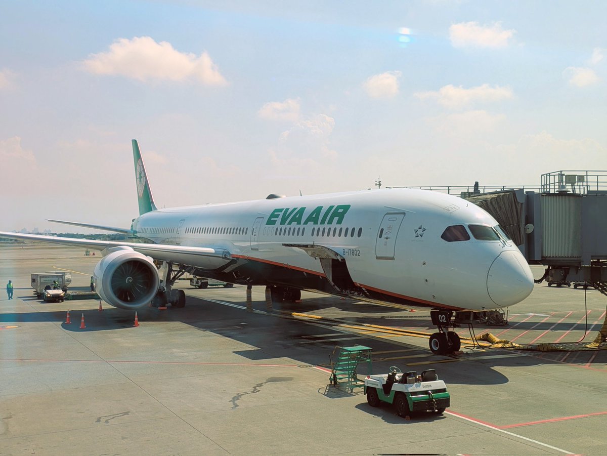 zenji_78's tweet photo. BR 130便
台北･���園→関西

エバー航空で初のビジネスクラス
鼎泰豊の麺、めっちゃ美味かった！ https://t.co/bhkUCuZkeH
