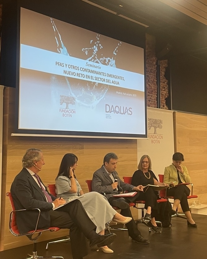 Irene de Bustamante: «Solo con una base científica sólida podremos desarrollar políticas eficaces para proteger los recursos hídricos»
El Instituto IMDEA Agua ha participado en el seminario PFAS y otros contaminantes emergentes: nuevo reto en el sector del agua. <a href="/fundacionbotin/">Fundación Botín</a>