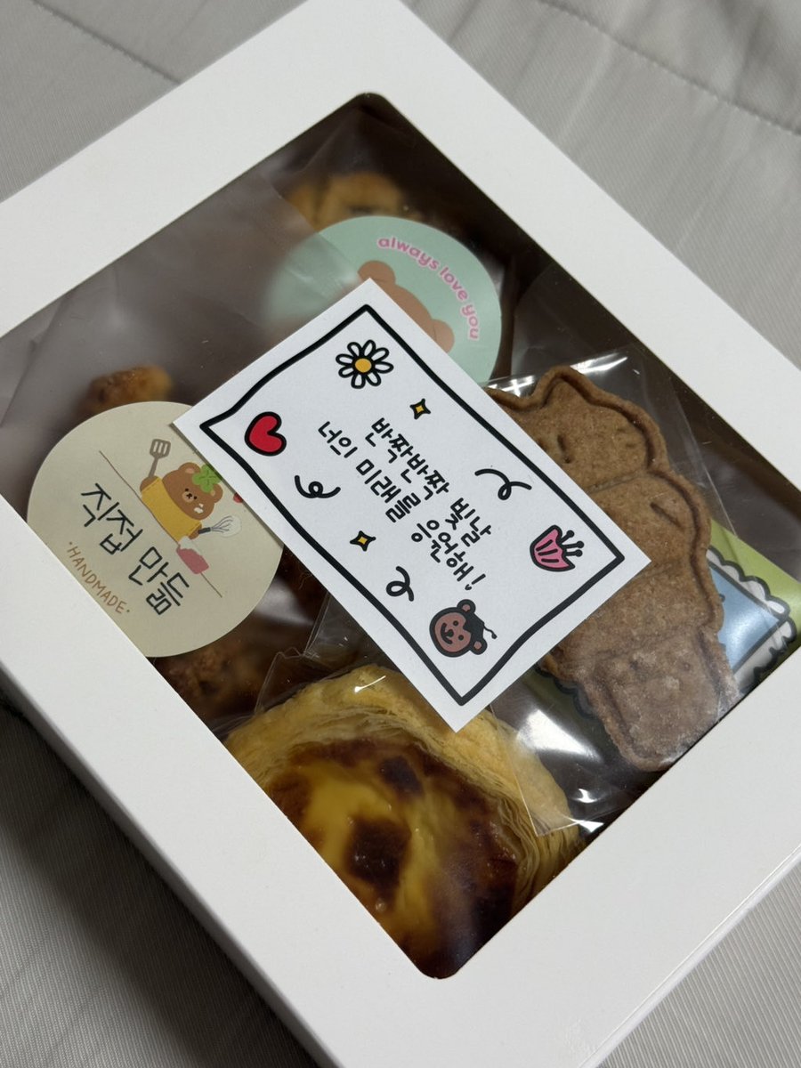 hummingeum's tweet image. haneum posted a photo of the snacks sanghyeon made for everyone at the finals 🥹

the sticker says “i’ll cheer for your sparkling future!”