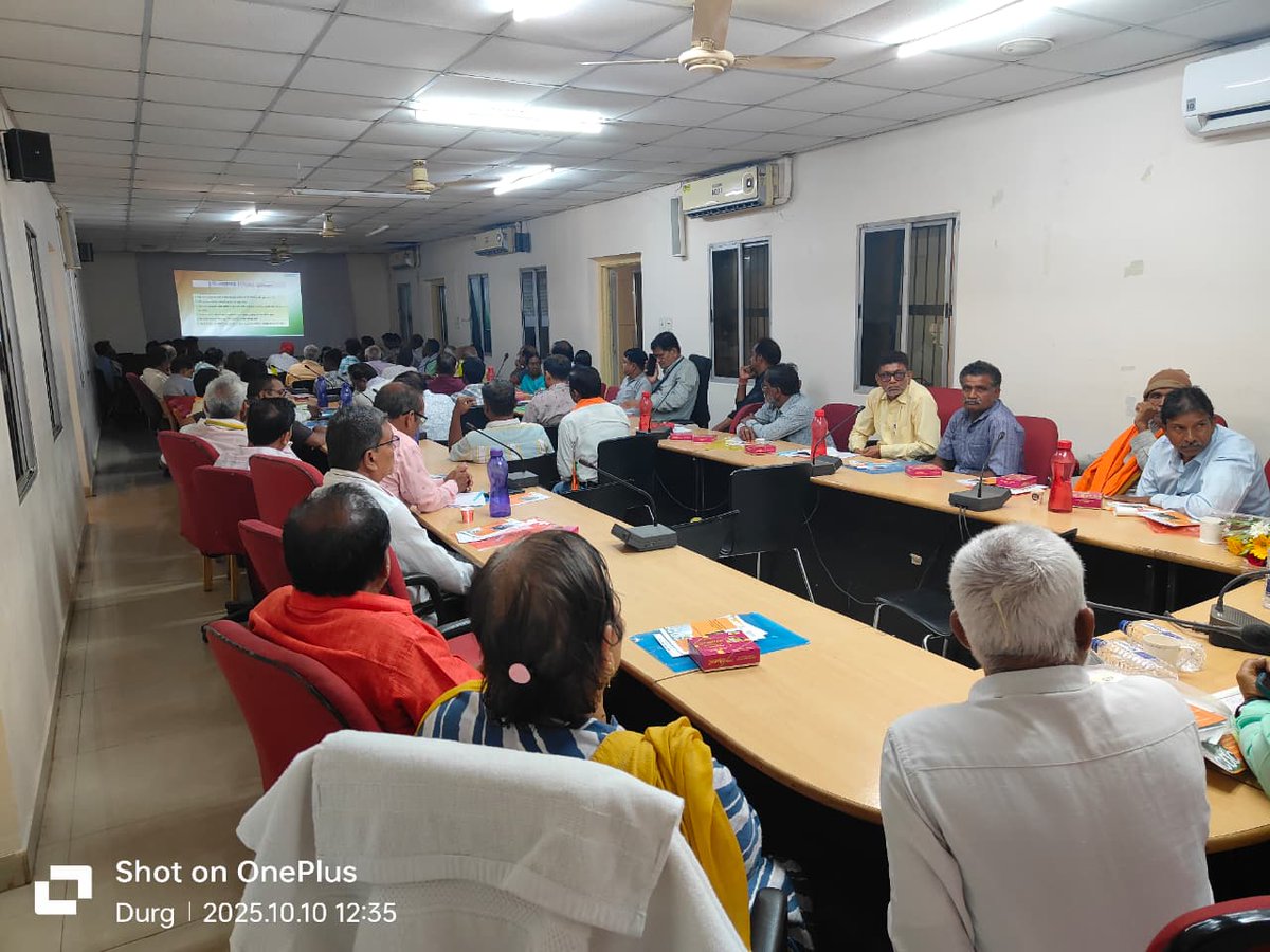 mdncdc's tweet image. अंतर्राष्ट्रीय सहकारिता वर्ष 2025 के अंतर्गत क्षेत्रीय कार्यालय, राष्ट्रीय सहकारी विकास निगम , रायपुर द्वारा दिनांक 10.10.2025 को प्राथमिक स्तर की सहकारी समितियों (पैक्स) एवं किसान उत्पादक संगठनो के लिए क्षेत्रीय सम्मेलन जिला सहकारी केंद्रीय बैंक मर्यादित, दुर्ग में किया गया।…