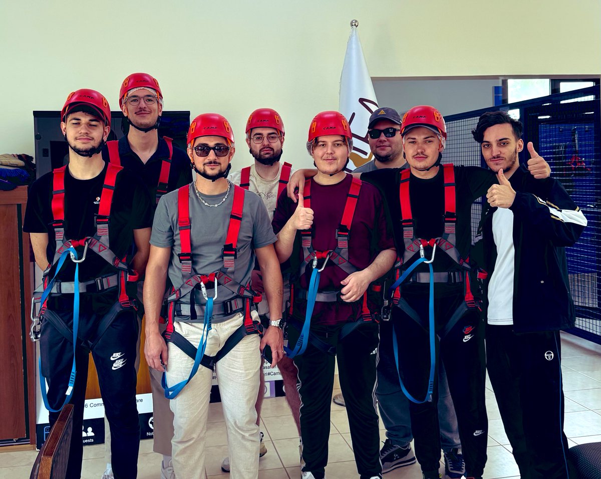 Match contre G2 à 15h 

Aujourd’hui c’est la Win ou la mine 👷🏻