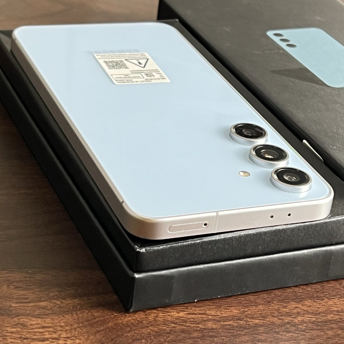 jodhafes's tweet image. Samsung S24 FE Blue
Ram 8gb Internal 256gb
Garansi SEIN Resmi Samsung 18/02/2026
Fisik 99% mulus like new
All fungsi normal no minus
Kelengkapan fullset

Harga 6.999.000
Lok Jogja / COD menyesuaikan

Minat WA 0812-3331-2818
Atau inbox
#samsungsecond #jualsamsung #hpsecondjogja