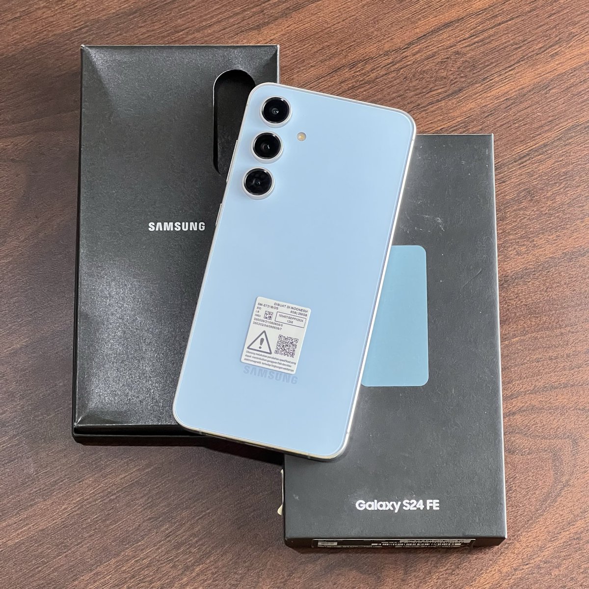 jodhafes's tweet image. Samsung S24 FE Blue
Ram 8gb Internal 256gb
Garansi SEIN Resmi Samsung 18/02/2026
Fisik 99% mulus like new
All fungsi normal no minus
Kelengkapan fullset

Harga 6.999.000
Lok Jogja / COD menyesuaikan

Minat WA 0812-3331-2818
Atau inbox
#samsungsecond #jualsamsung #hpsecondjogja