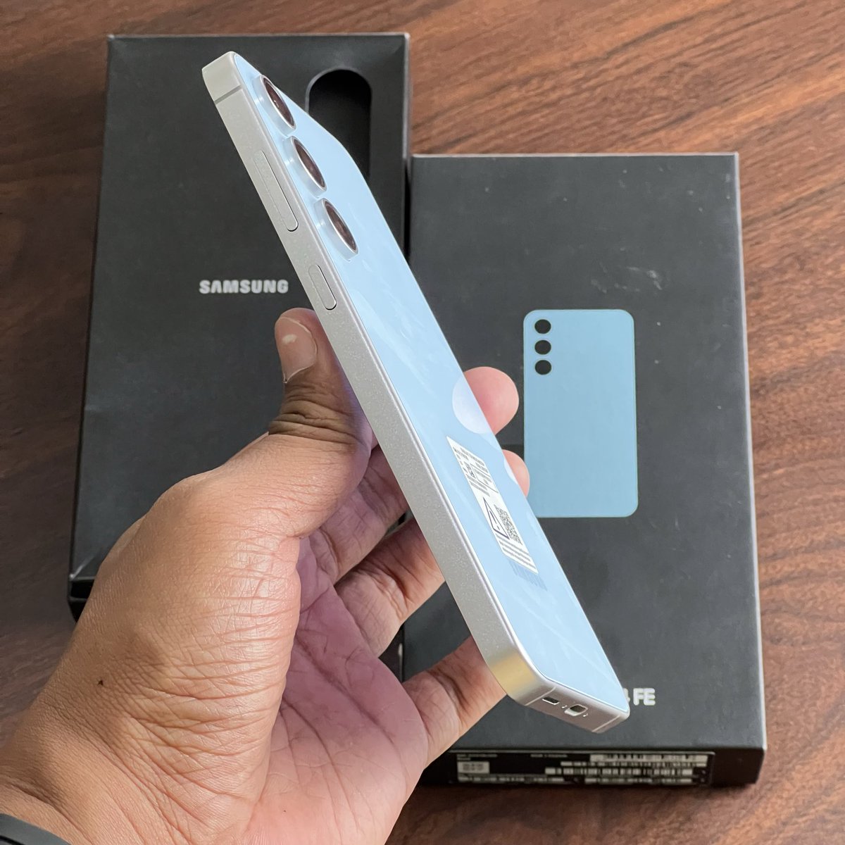 jodhafes's tweet image. Samsung S24 FE Blue
Ram 8gb Internal 256gb
Garansi SEIN Resmi Samsung 18/02/2026
Fisik 99% mulus like new
All fungsi normal no minus
Kelengkapan fullset

Harga 6.999.000
Lok Jogja / COD menyesuaikan

Minat WA 0812-3331-2818
Atau inbox
#samsungsecond #jualsamsung #hpsecondjogja