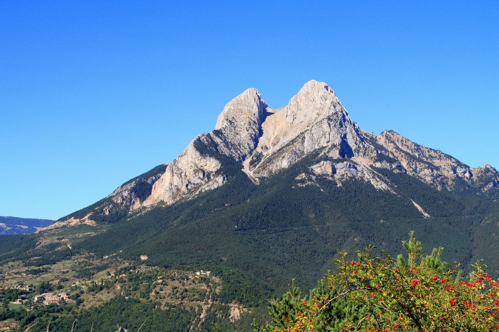 Aquest mes farem una ruta emblemàtica: #Pedraforca360. Admirarem els colors de #Tardor al voltant de la muntanya més màgica de Catalunya i així descobrir cadascun dels seus racons. La sortida i arribada serà des del bonic poble de Gósol.
caminades.info/activitats/vol…