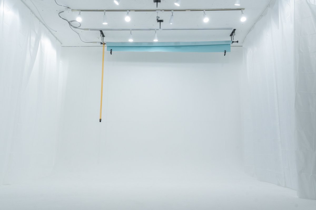 撮影の基礎から応用まで対応できる、シンプルイズベストな空間。
Studio HAKUで、あなたのカメラマンとしてのスキルを最大限に活かしましょう📸