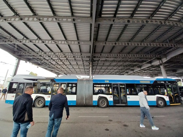 ebrt2030's tweet photo. ⚡The #eBRT2030 project has been on the move, showcasing the next generation of electric #BusRapidTransit at #EuropeanMobilityWeek, #BusworldEurope and the #ZeroEmissionBus Conference. 🌍
👇 Read more:
https://t.co/2YvFDHIWki https://t.co/Ly8ojcRQXV