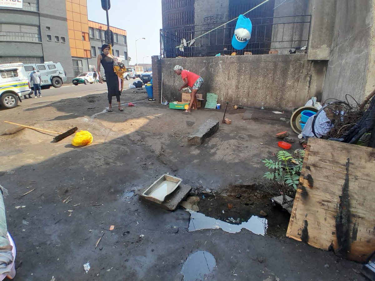 Fidelity_Secure's tweet photo. Hats off to our Fidelity teams, CPF, Councillors, SAPS, Metro &amp; multiple security companies for attending a special operation in Durban central which involved removing vagrants. We are in the community, for the community. 

#WeAreFidelity #Durban #CleanUp #Teamwork #Community https://t.co/PvnTkBJNrx
