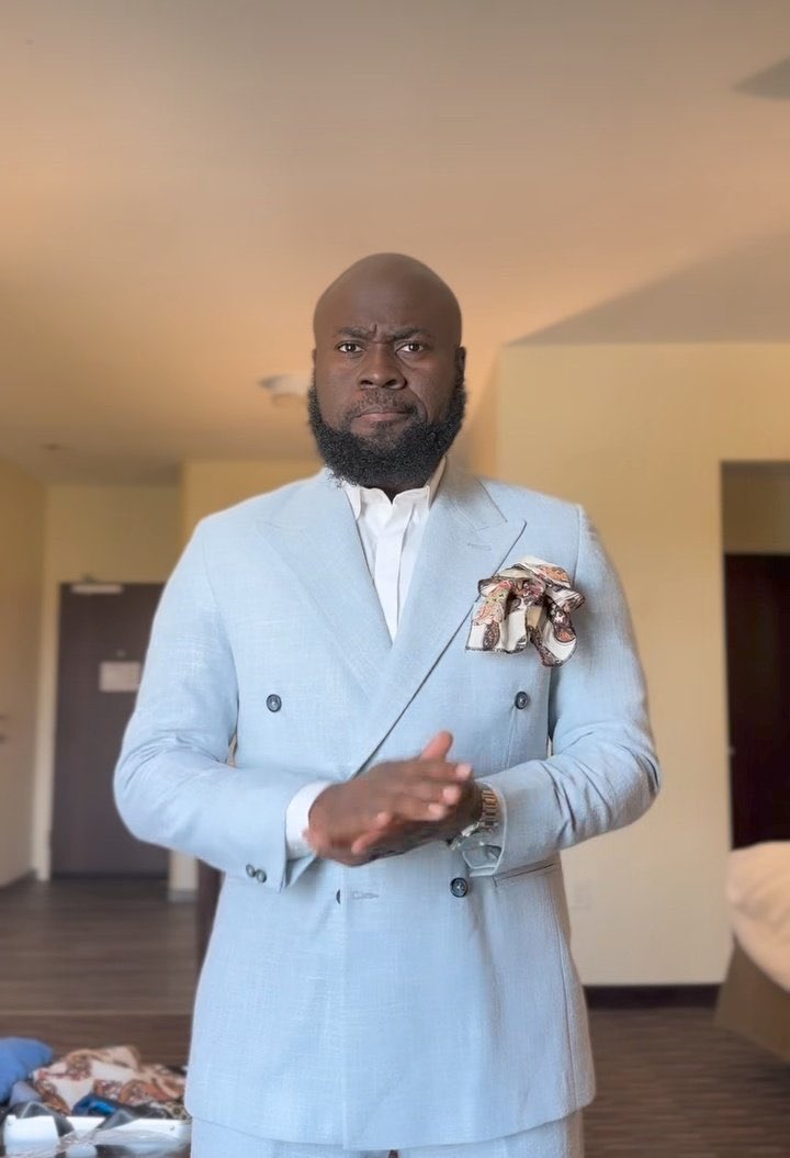 Blaqfundz4's tweet photo. Me telling my babe I lost all my capital for my business 😔

How she sees me now

GM CT  Happy New Week  #WikeMustAnswer #MondayMotivaton  #TachaGWR  ASUU Strike  Happy 40th  Seyi Tinubu   Tems https://t.co/1pkKNPosME