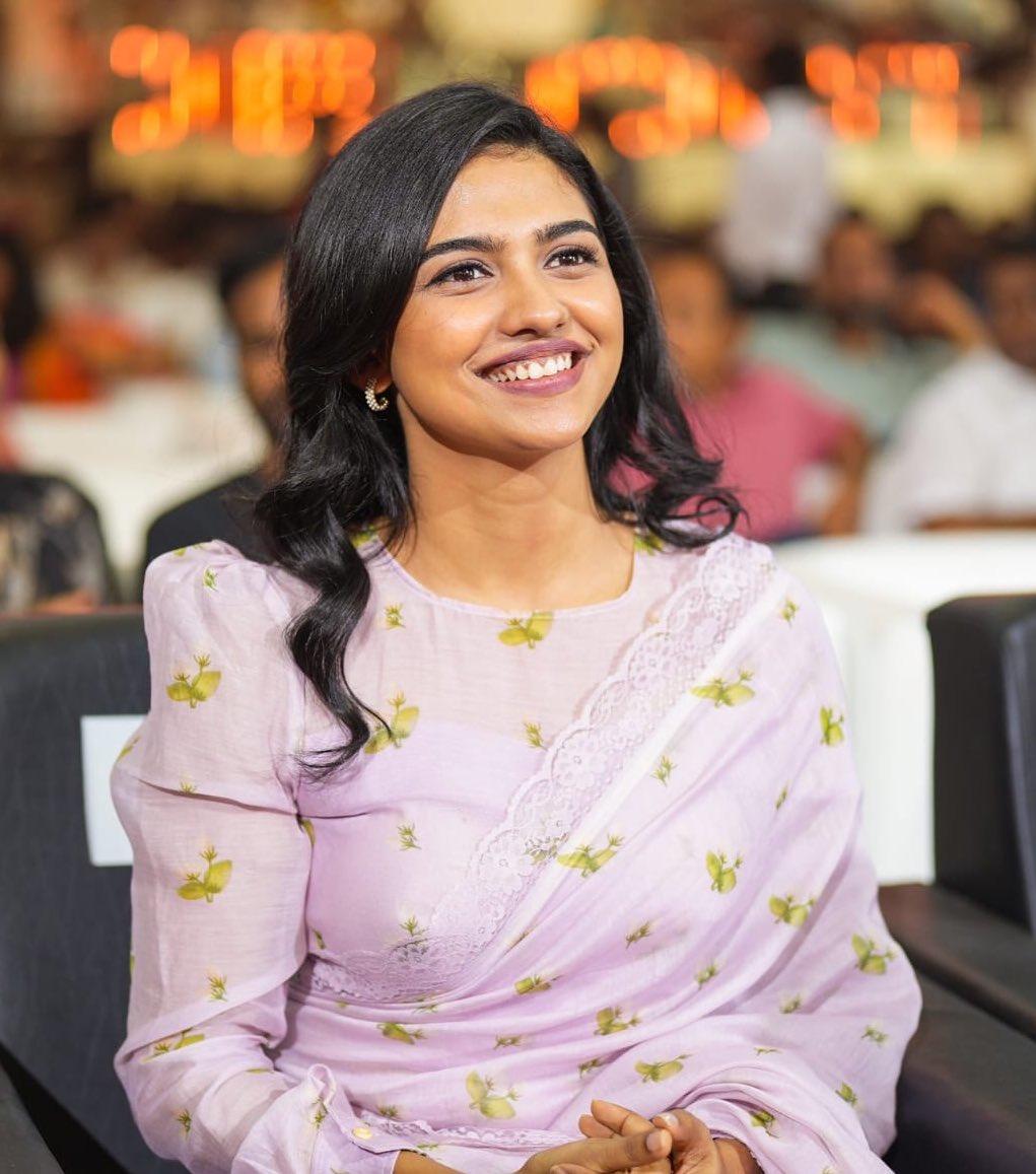 talkies_writeup's tweet image. #SaiAbhyankkar at the #Dude Event 🎤
“For the AasaKooda song, I really wanted to work with #MamithaBaiju 🎶 But due to date issues, it couldn’t happen!” 🤝
#DudeMovie | #TamilCinema | #SaiAbhyankkar