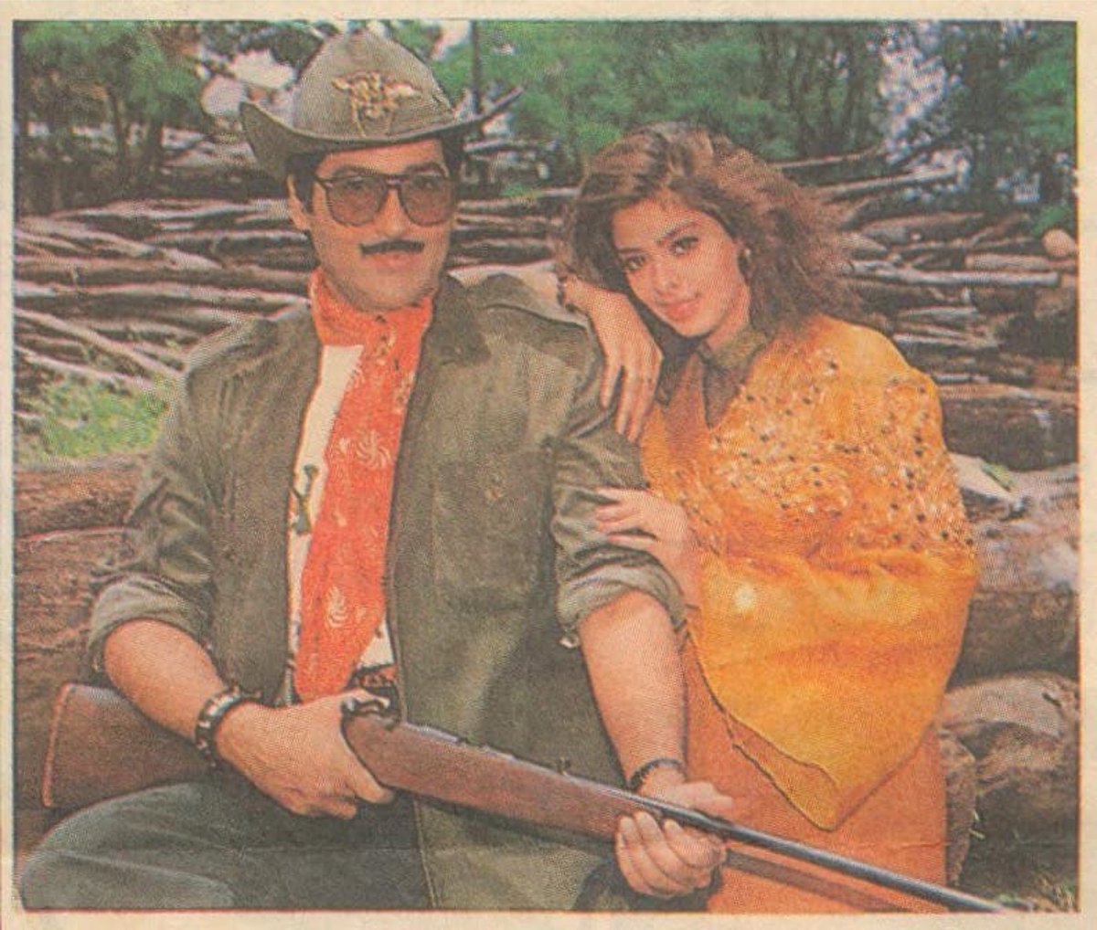 chandra99997's tweet image. #30YearsForAdaviDora 
నటభూషణ #SobhanBabu , @nagma_morarji  , #Surabhi నటించిన మాస్ ఫిల్మ్ #AdaviDora కు 30 ఏళ్లు (13/10/1995)
సంగీతం : #Koti 
చదలవాడ శ్రీనివాస రావు నిర్మాణం, కె.సదాశివ రావు దర్శకత్వం..