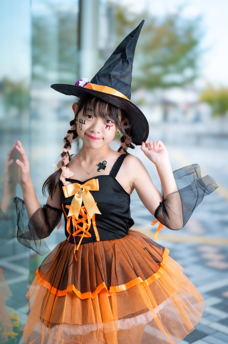 CABIN85's tweet image. 🪄🧙‍魔女っ娘ユウちゃん🧙🪄

みらいへのかけ橋 
希咲ユウ ちゃん🌷(@mira_kake公式)
『EIMI 18th BIRTHDAY LIVE』
さくらスクエア 20251012 
物販撮影
#みらいへのかけ橋 #みらくるXかけ算
#希咲ユウ  #ゆうちゃん
#みらかけフォト #美少女 #天使👼　
ゆうちゃんガチ天使😂💕
#ママもガチ天使