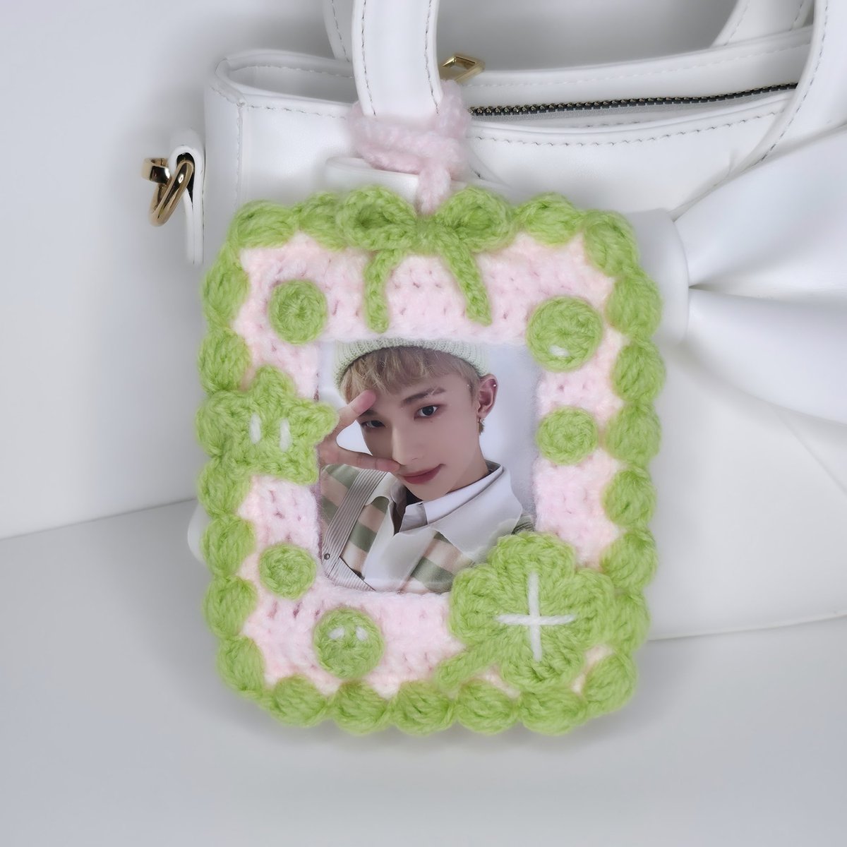 oddinent's tweet image. five new styles of photocard holder are now available! 🍀🍎  oddinent.com/shop/shopkpop/… 🎀

modelled by:

🤍 Han Jisung Stray Kids
🤍 Hyunjin Stray Kids
🤍 Megan Katseye
🤍 Leehan Boynextdoor
🤍 Matthew Zerobaseone