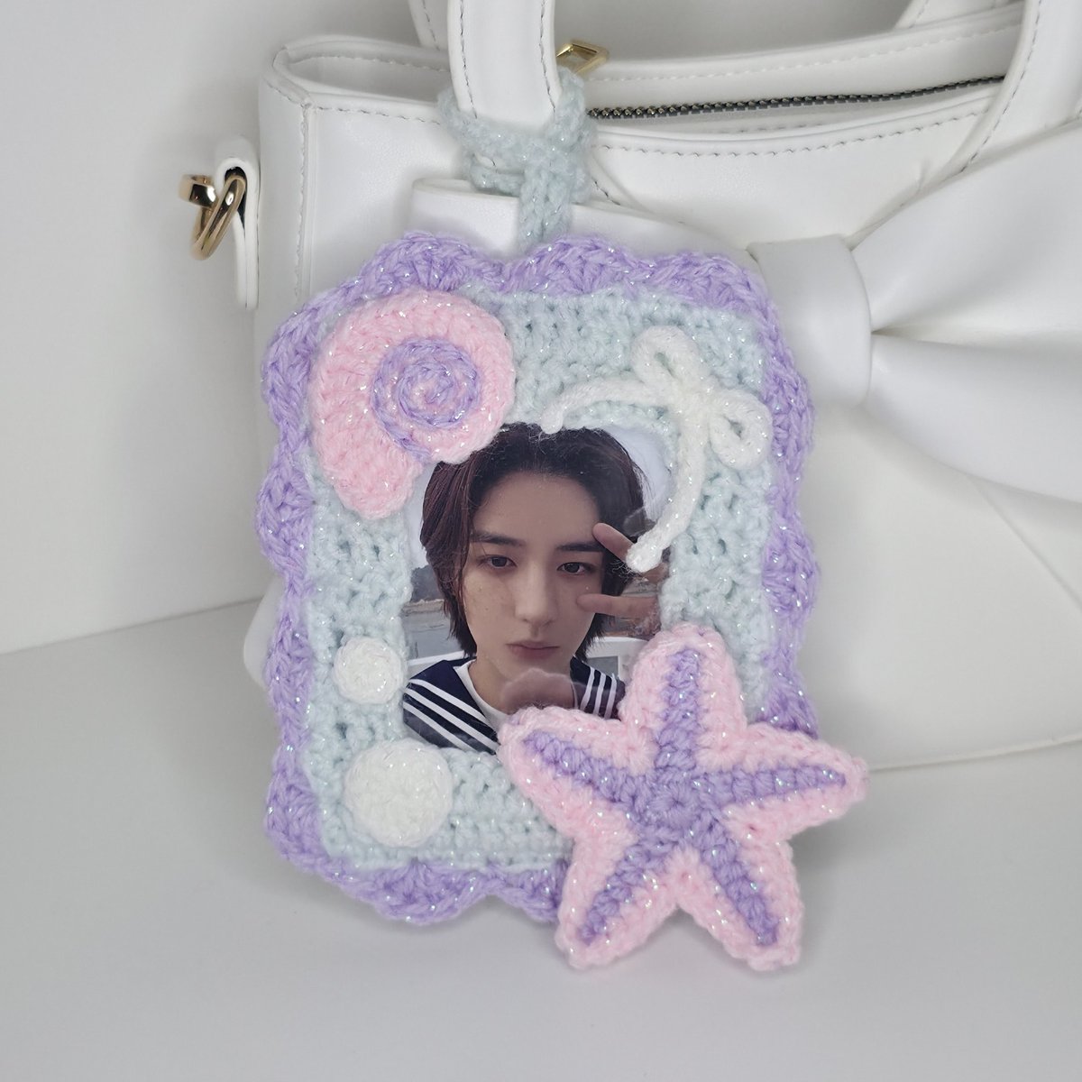 oddinent's tweet image. five new styles of photocard holder are now available! 🍀🍎  oddinent.com/shop/shopkpop/… 🎀

modelled by:

🤍 Han Jisung Stray Kids
🤍 Hyunjin Stray Kids
🤍 Megan Katseye
🤍 Leehan Boynextdoor
🤍 Matthew Zerobaseone