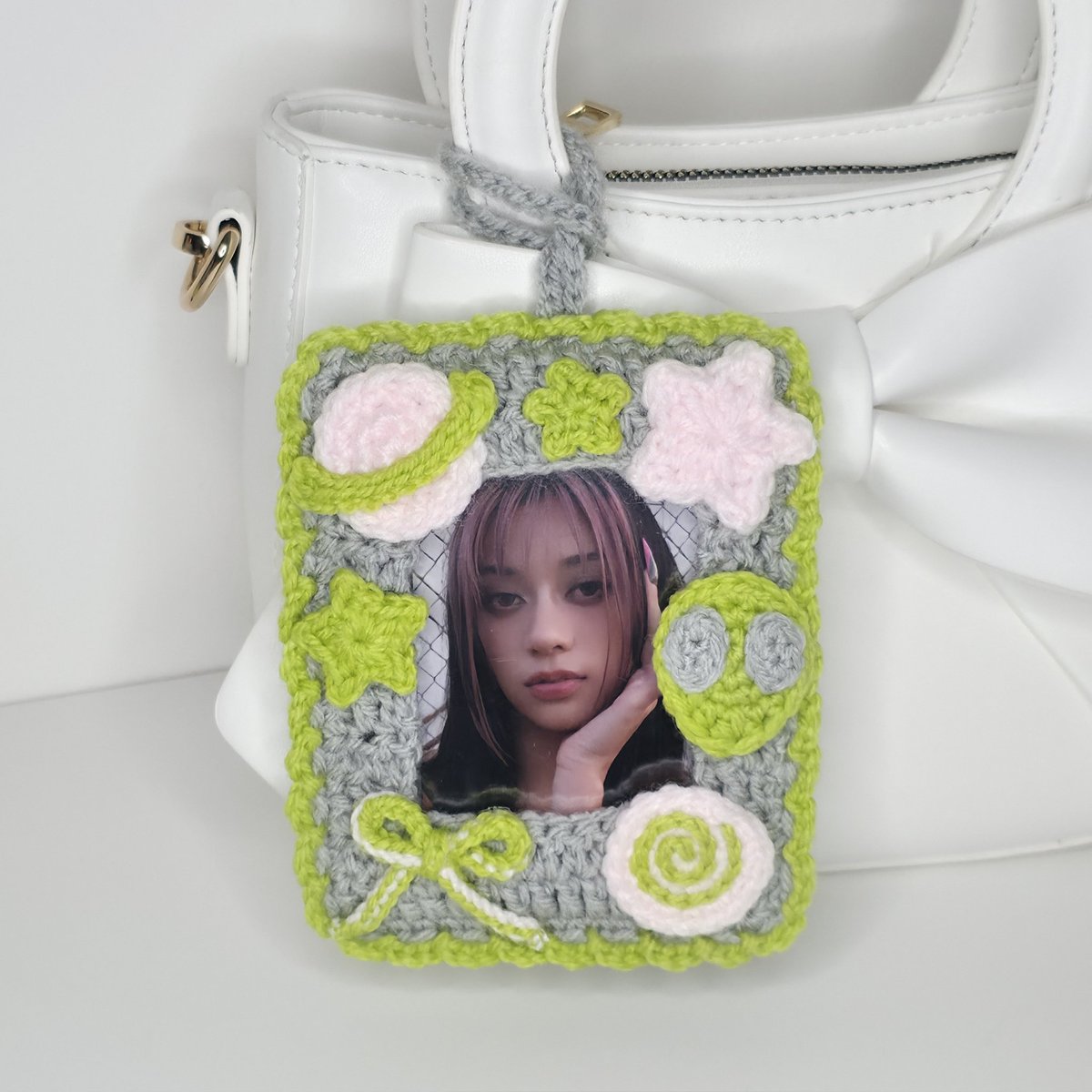 oddinent's tweet image. five new styles of photocard holder are now available! 🍀🍎  oddinent.com/shop/shopkpop/… 🎀

modelled by:

🤍 Han Jisung Stray Kids
🤍 Hyunjin Stray Kids
🤍 Megan Katseye
🤍 Leehan Boynextdoor
🤍 Matthew Zerobaseone