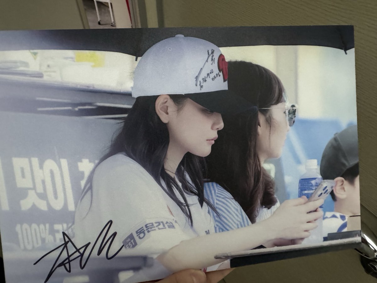 Elas421317's tweet photo. 비록 세관에서 한참 막혔지만, 결국 받아냈어요! 이 액자 정말 내가 가장 좋아하는 것이에요! inbin 정말 감사합니다! 정수빈 정말 감사합니다! 여러분 정말 감사합니다! 너무 예뻐요ㅠㅠㅠㅠ https://t.co/c6Gqb3J3Ul