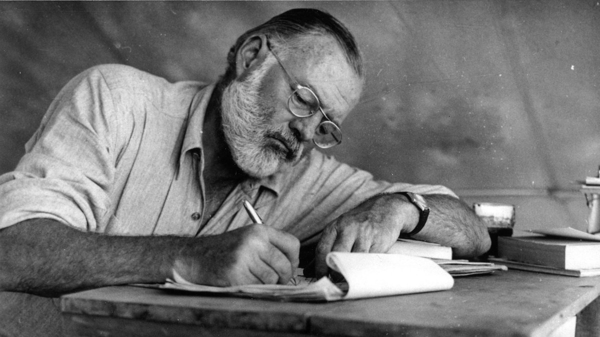 DrPercheles's tweet photo. 9 días después de que Ernest Hemingway recibiera el Premio Nobel de Literatura, lo recibió el 10 de diciembre de 1954, el @RealAvilaCF caía 1-3 en San Antonio ante @lagimnastica en #ElClásicodeCastilla número 25!

-"Las nieves de Albueringrado" https://t.co/gixDJbc9ps